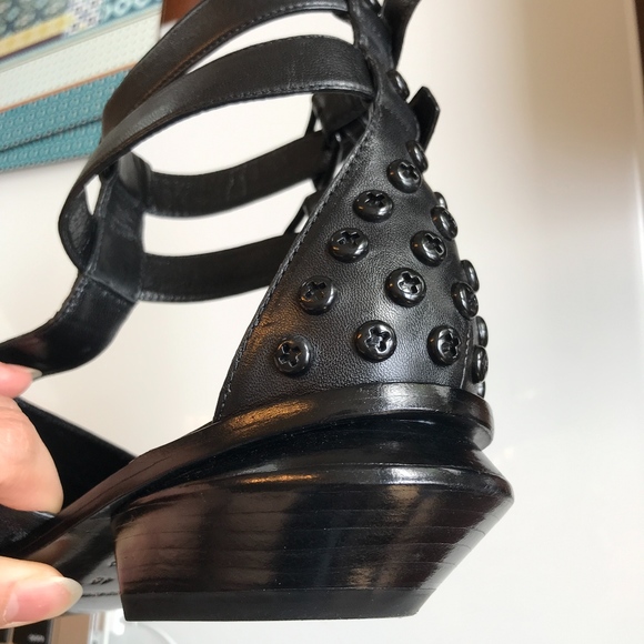 Shoe - Picture 3 of 8